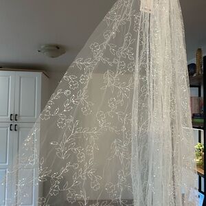Cathedral Length Lace Wedding Veil – Never Worn
